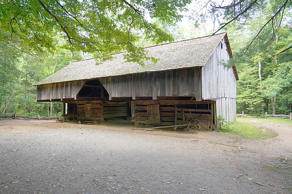 LeQuire Cantilever Barn